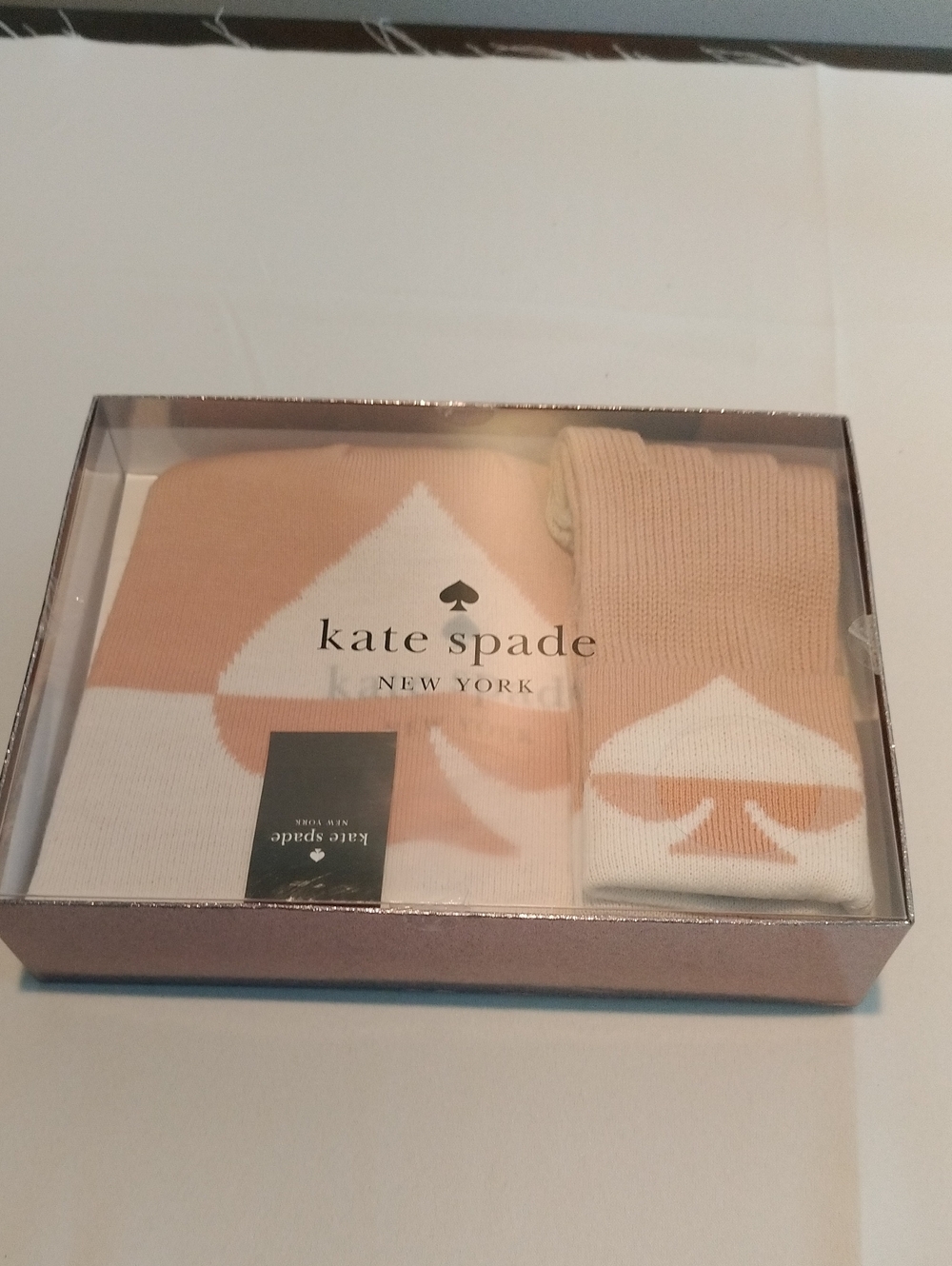 Kate Spade Oversized Cream and White Beanie Hat And Gloves Set